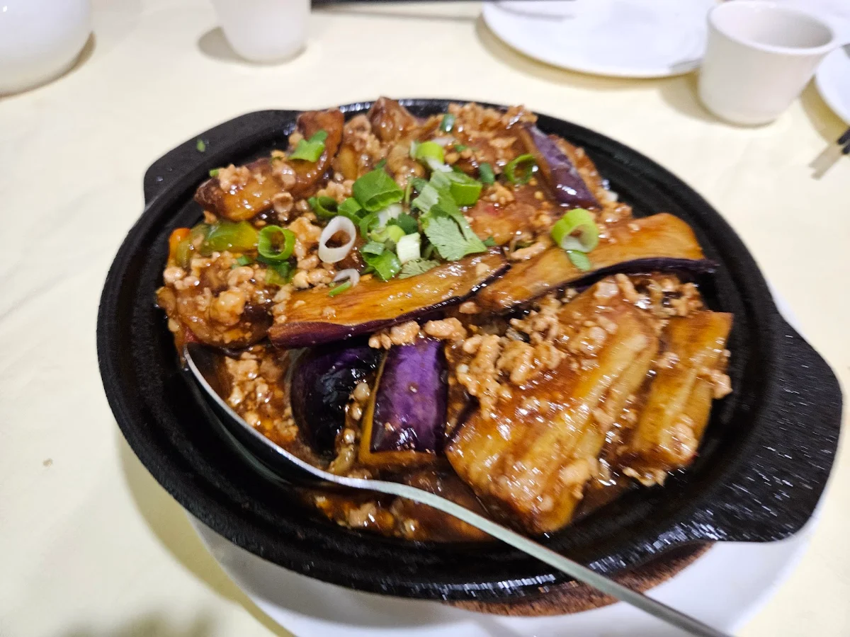 salted fish eggplant in clay pot 咸鱼茄子煲
